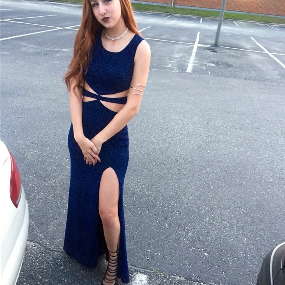 FITTED PROM DRESS - Picture 2 of 4